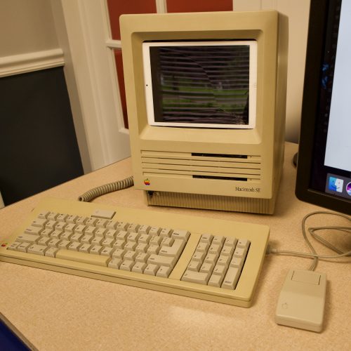 ancien ordinateur macintosh IIci vintage 